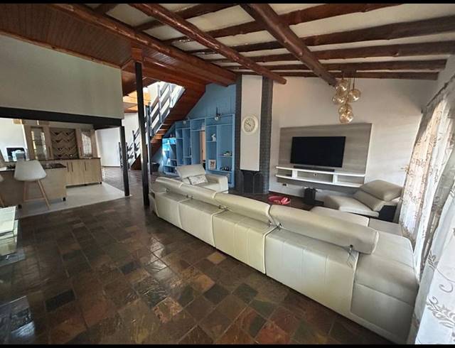 5 BEDROOM HOUSE FOR SALE IN DORINGKLOOF